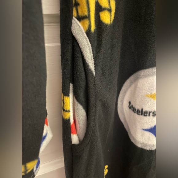 NWT NFL Team Apparel Pittsburgh Steelers Women’s Onesie - Picture 3 of 8